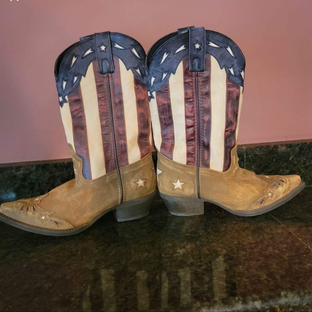 Laredo cowgirl boots
